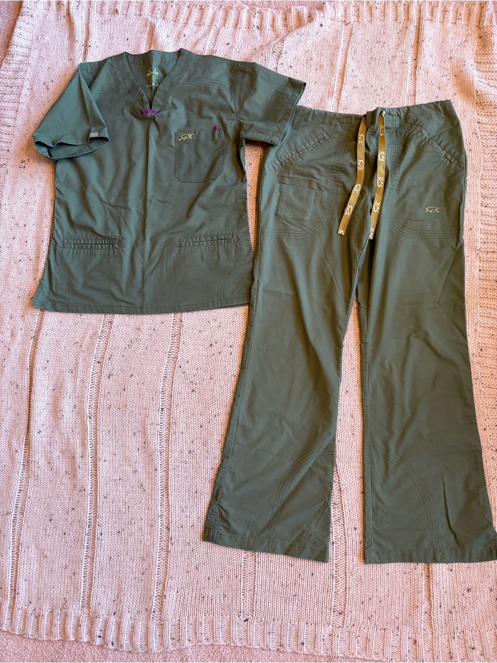 IguanaMed Scrub Set Women’s Small V-Neck Top & Pants Classic